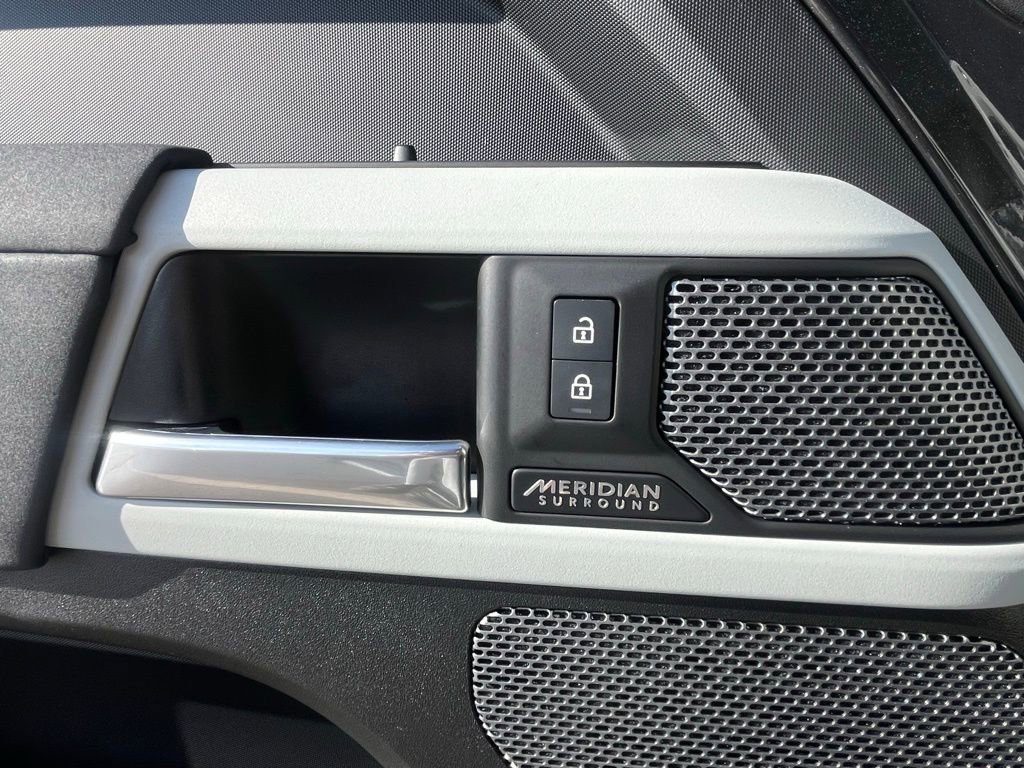 2023 Land Rover Defender SE - Photo 38