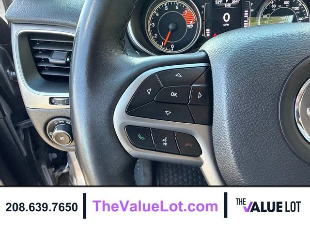 Used 2019 Silver Jeep Latitude Plus image 23