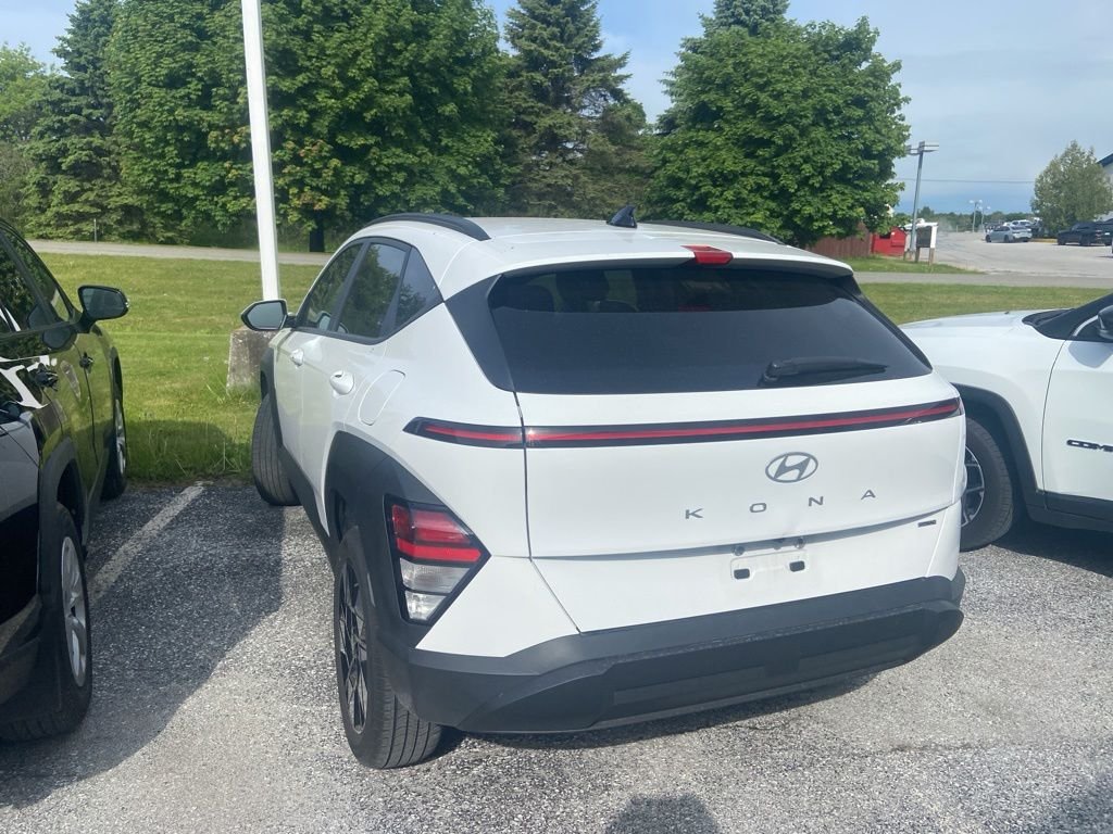 Used 2025 Atlas White Hyundai SEL image 4