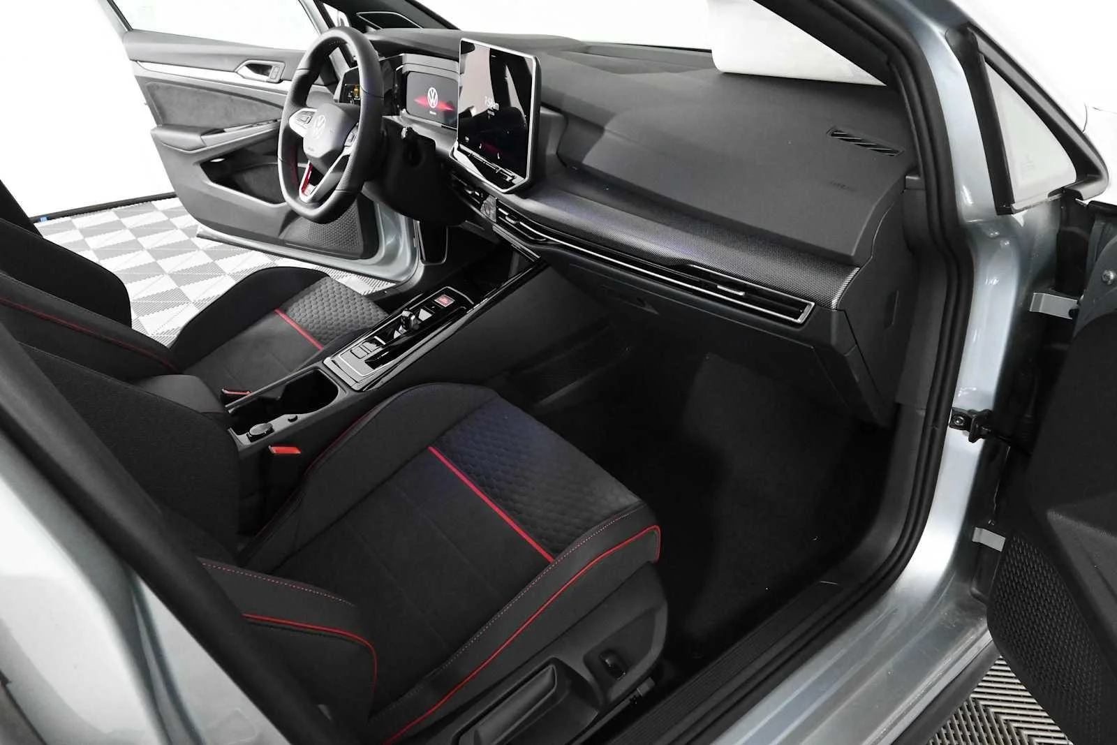New 2026 Alpine Silver Metallic Volkswagen SE image 10