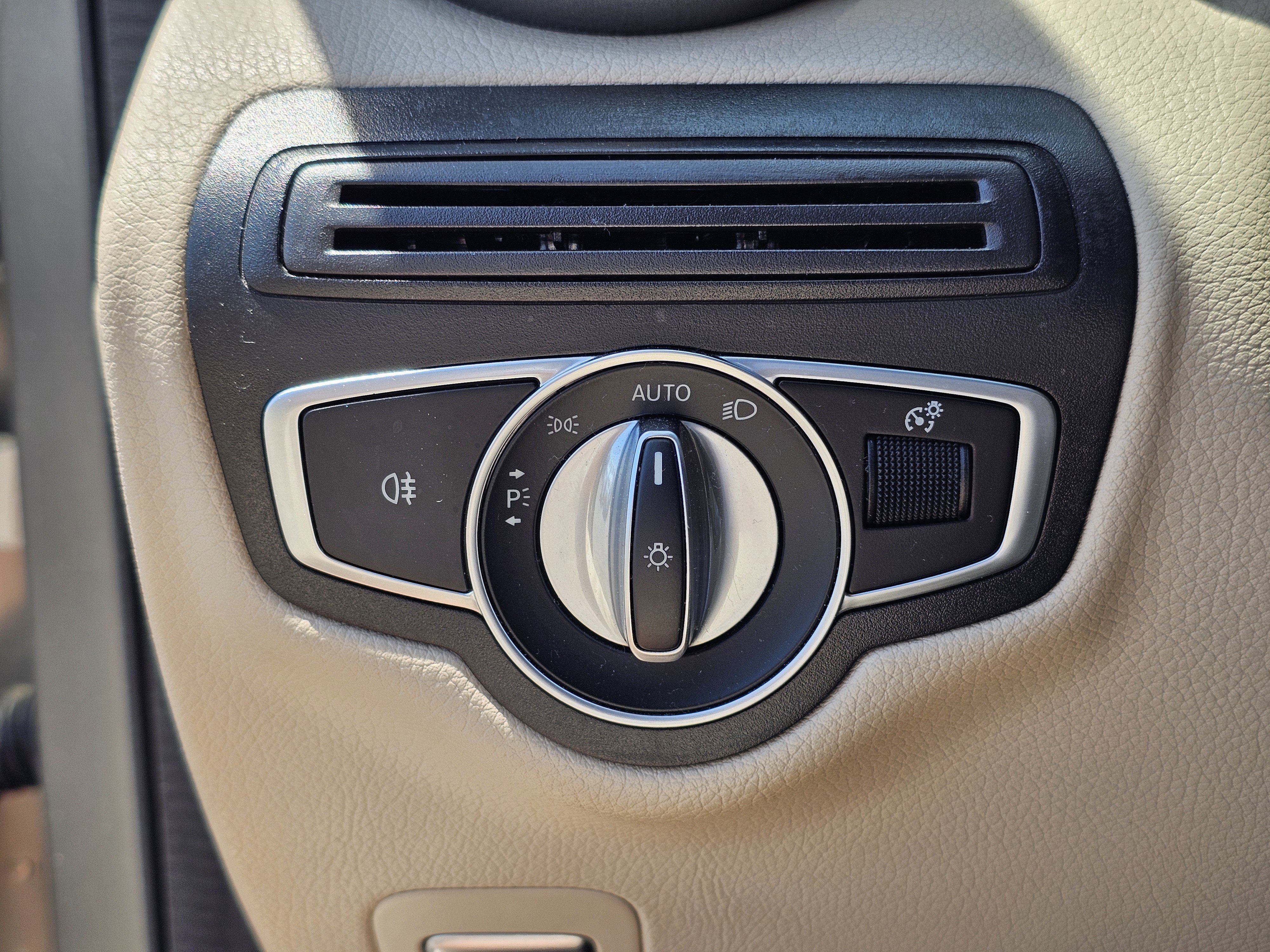 Used 2020 Mojave Silver Metallic Mercedes-Benz GLC 300 image 17