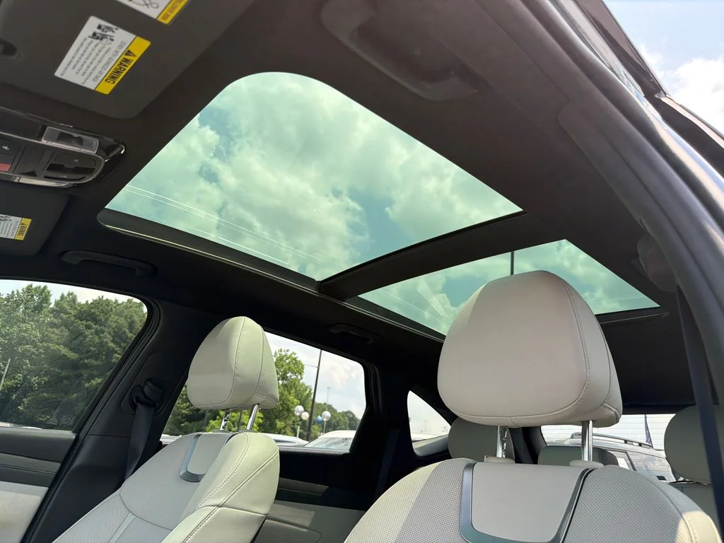 Used 2025 Black Hyundai Limited image 32