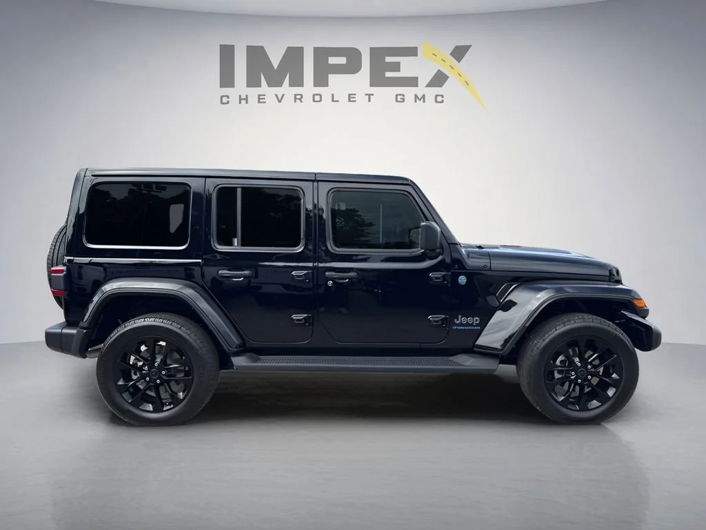 Used 2025 Black Jeep Sahara image 6
