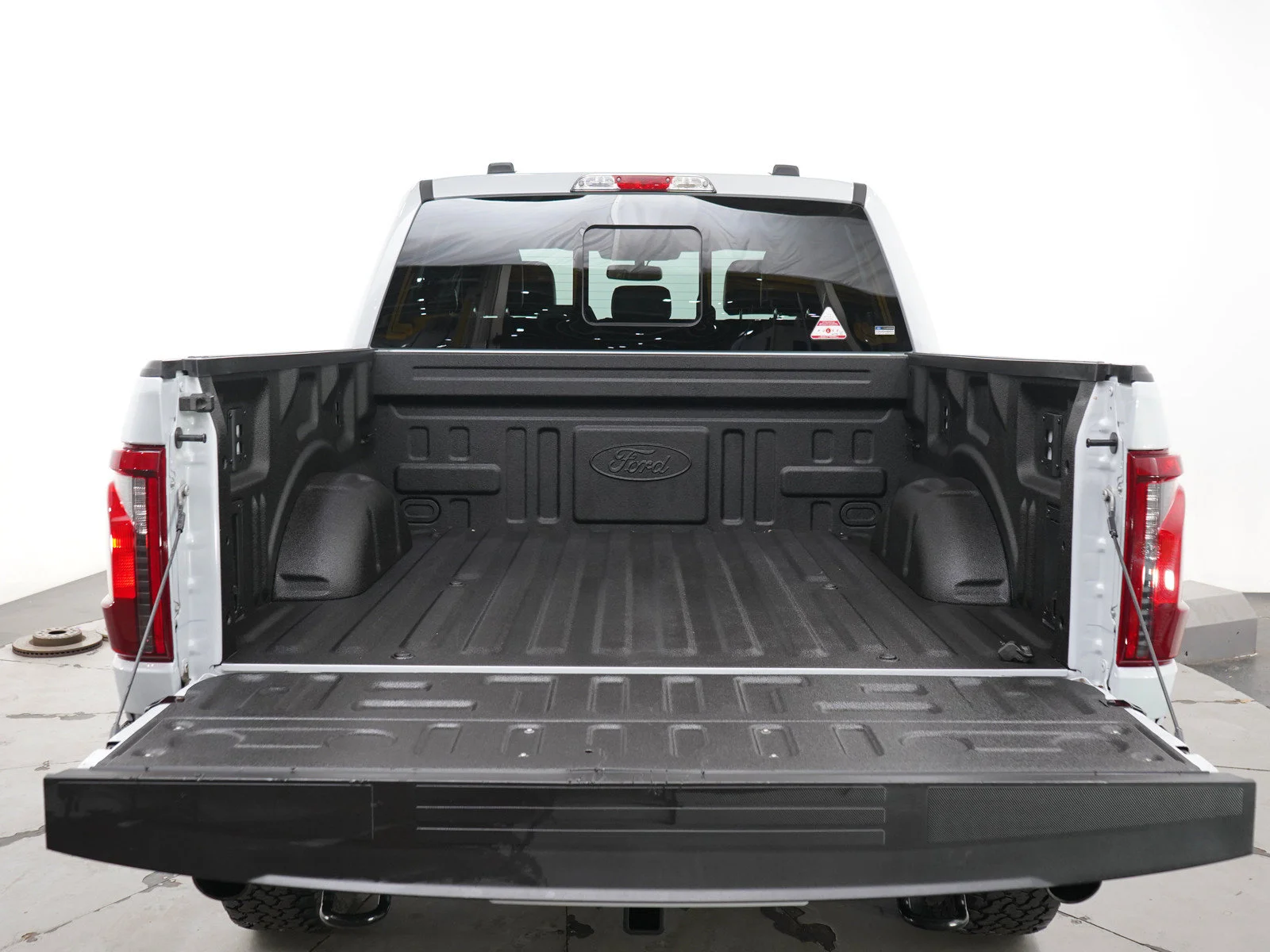 Used 2025 Space White Metallic Ford Tremor image 15