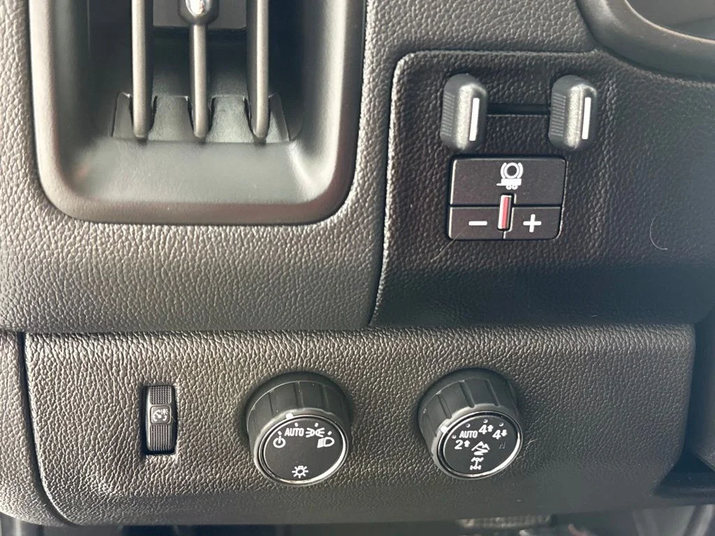 Used 2022 Black Chevrolet ZR2 image 33