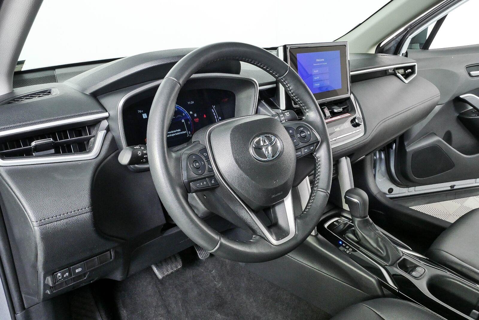Used 2025 Sonic Silver Toyota XLE image 4