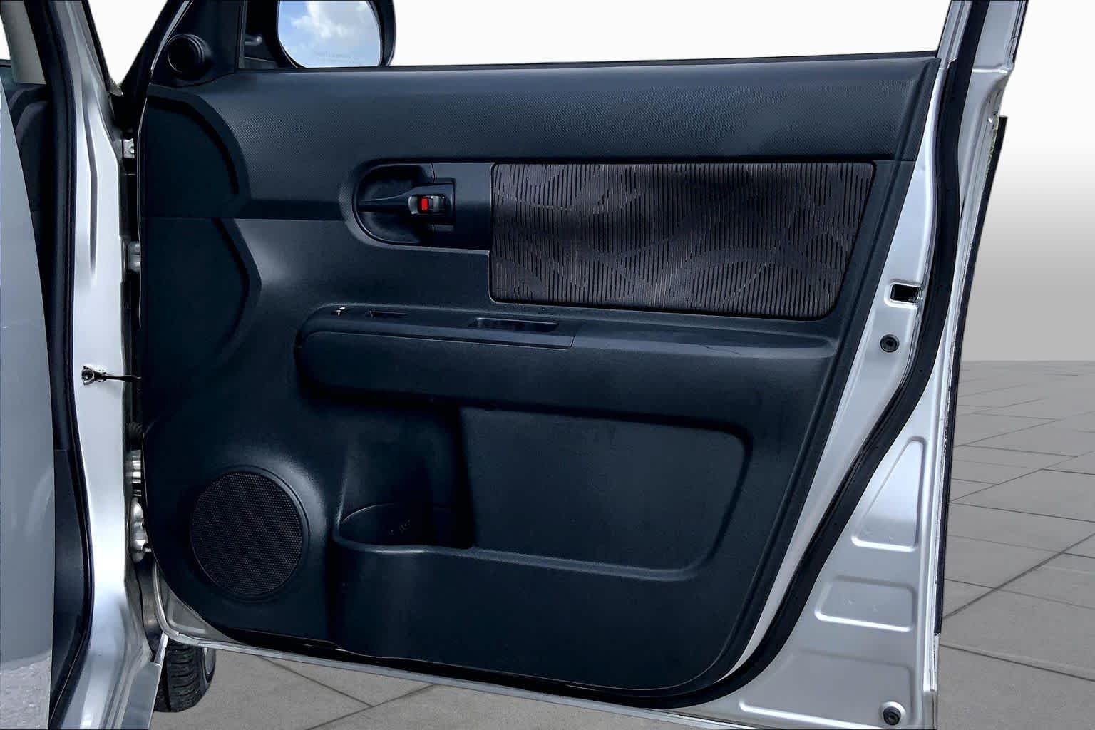 Used 2014 Classic Silver Metallic Scion  image 22
