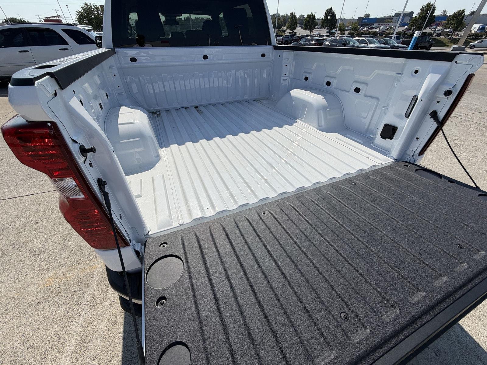 Used 2026 Summit White Chevrolet LT (2FL) image 12