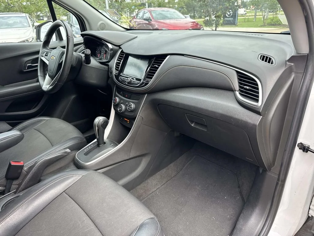 Used 2017 White Chevrolet LT image 12