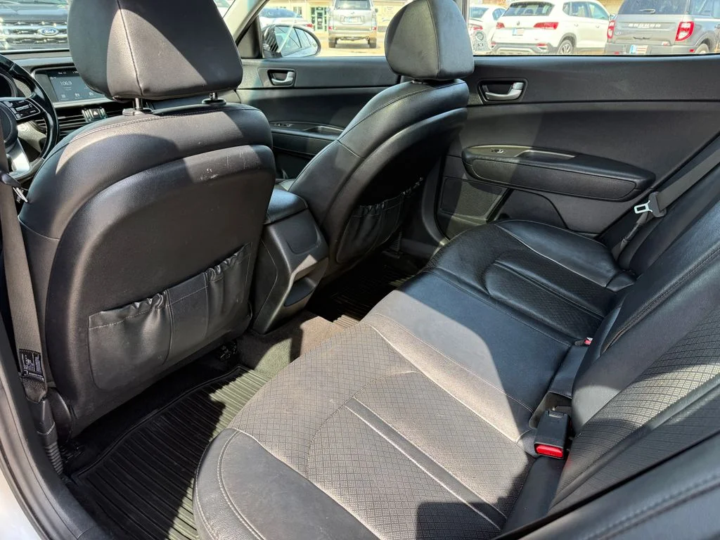 Used 2020 Silver Kia SE image 21