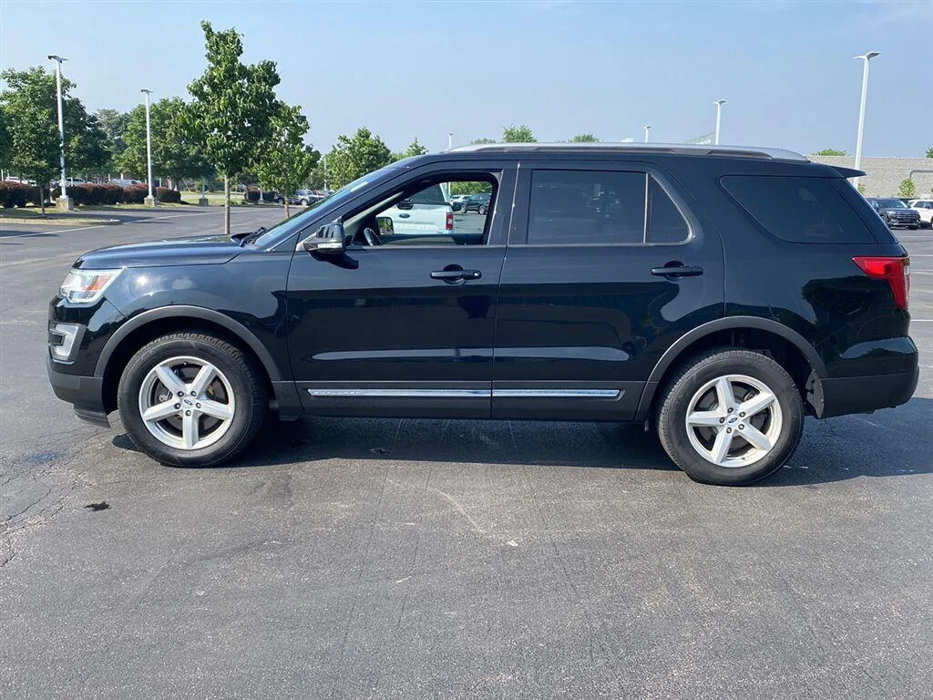 Used 2017 Shadow Black Ford XLT image 7
