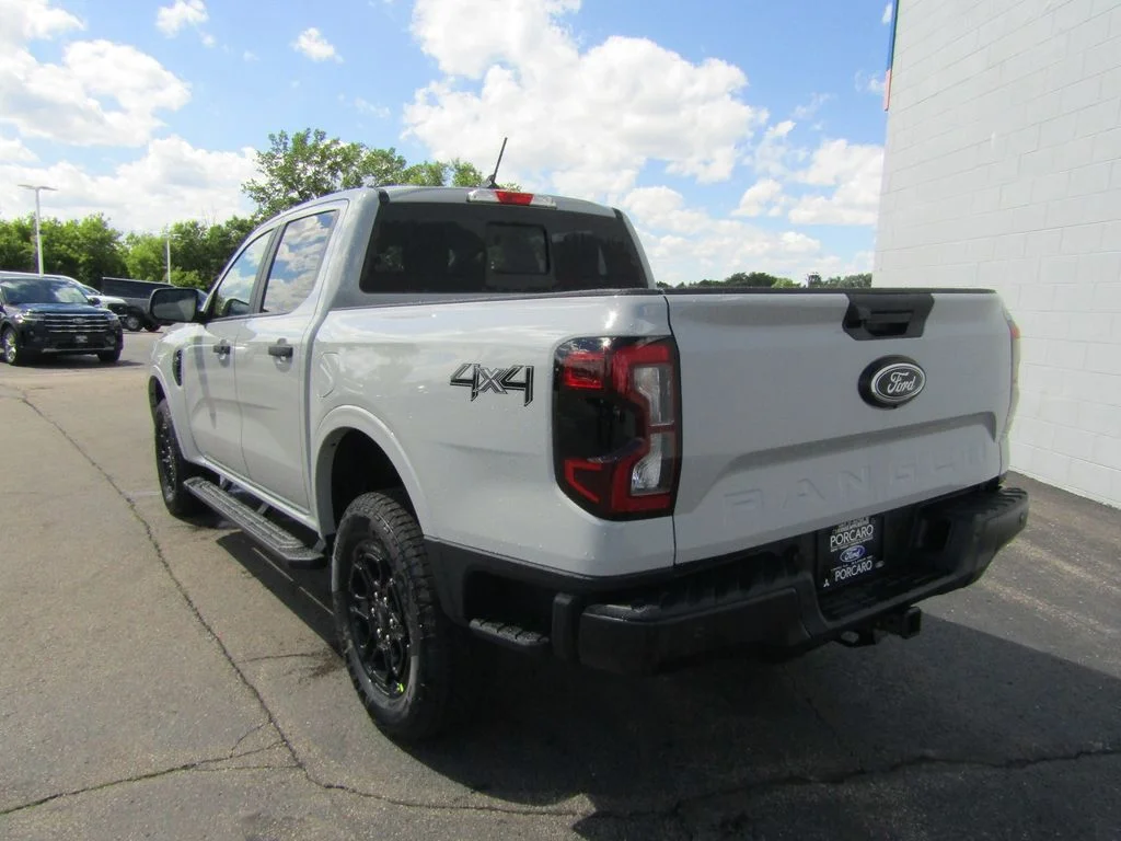 New 2026 Avalanche Ford XLT image 4