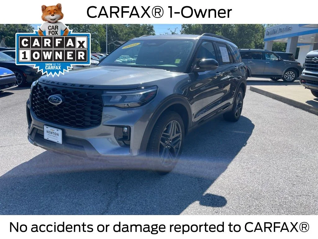 Used 2025 Gray Ford ST-Line image 3