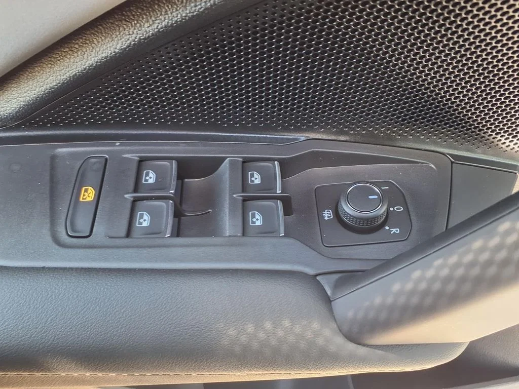 New 2026 Platinum Gray Metallic Volkswagen 2.0T SE image 10