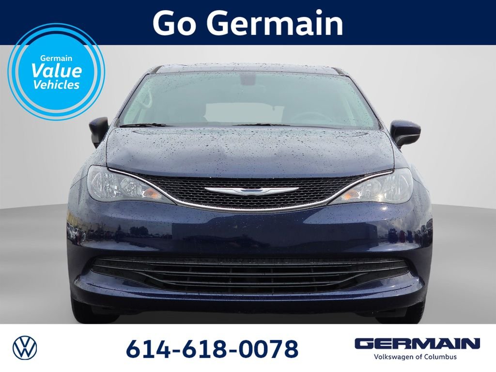 Used 2017 Blue Chrysler LX image 3