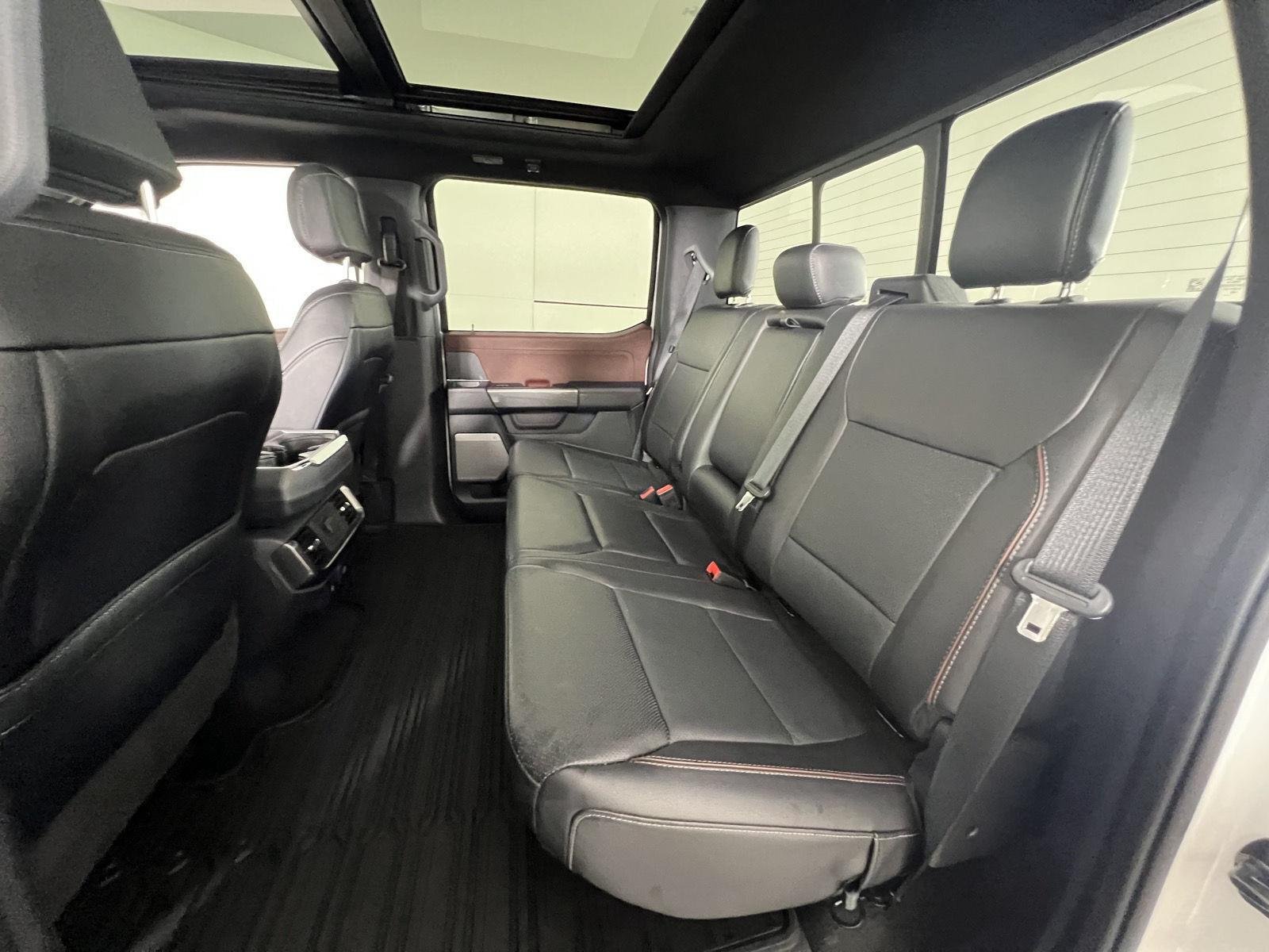 Used 2022 Star White Metallic Tri-Coat Ford LARIAT image 21