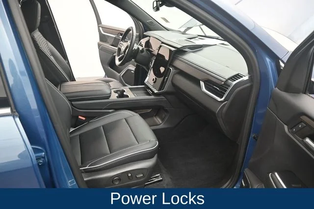 Used 2024 Blue GMC Denali image 19