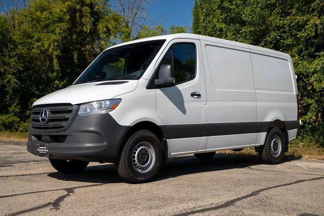 New 2026 Arctic White Mercedes-Benz Cargo 144 WB image 33