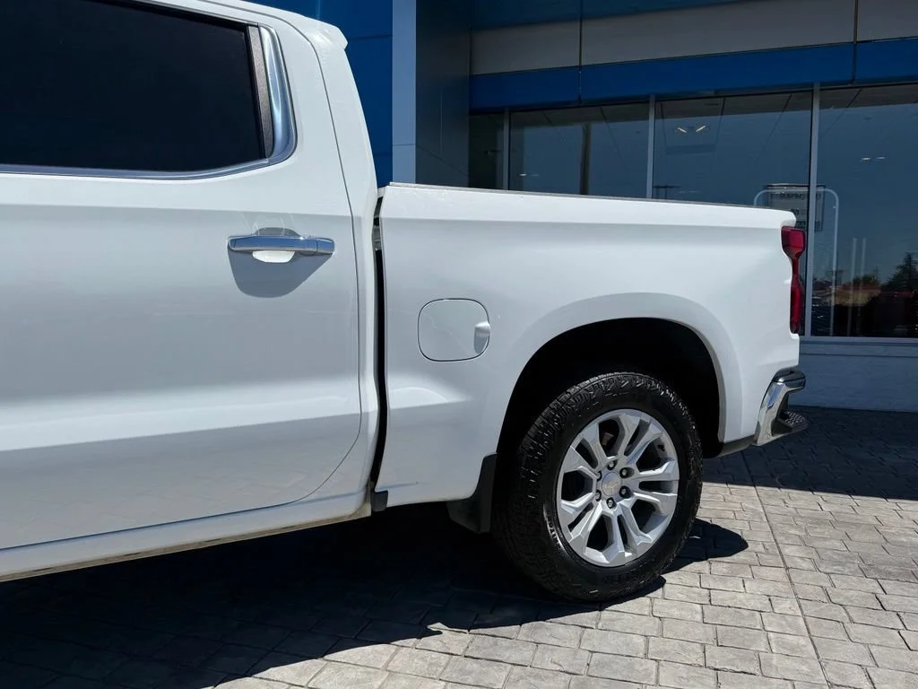 Used 2022 Summit White Chevrolet LTZ image 6