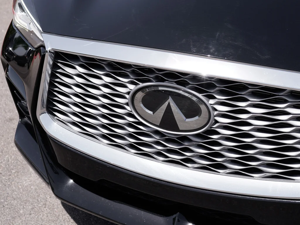 Used 2024 Black Obsidian INFINITI LUXE image 3