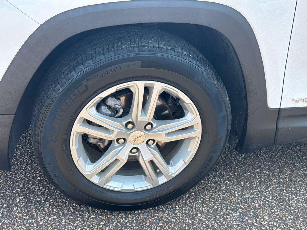 Used 2024 White GMC SLE image 4
