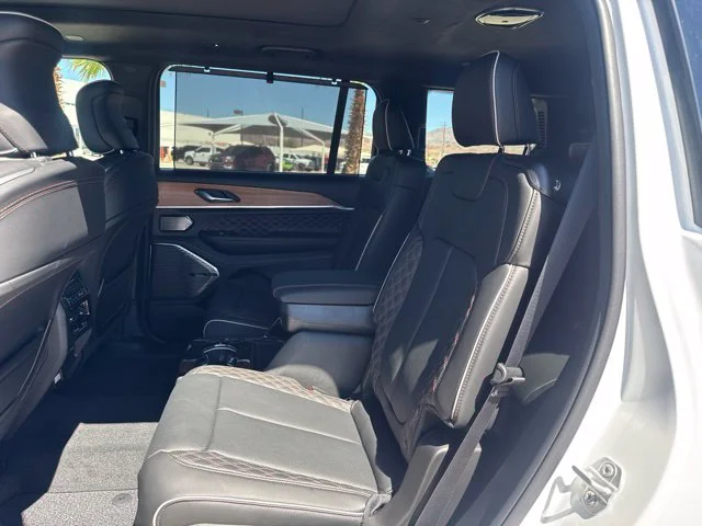 New 2027 White/off-white Jeep Summit image 11