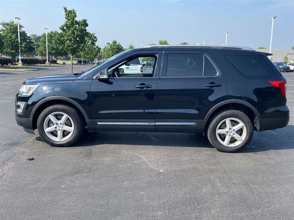 Used 2017 Shadow Black Ford XLT image 7