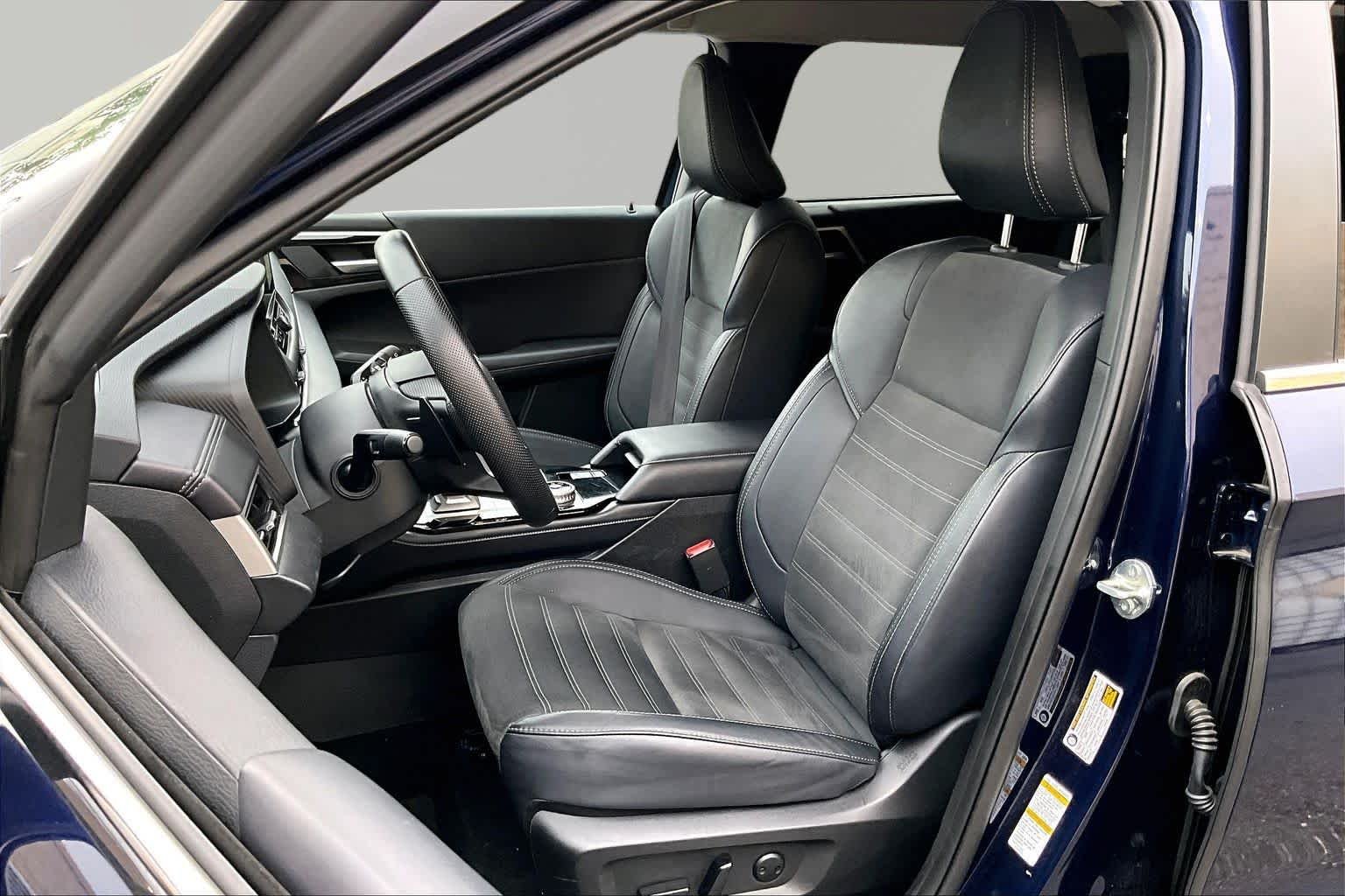 Used 2025 Cosmic Blue Metallic Mitsubishi SE image 8