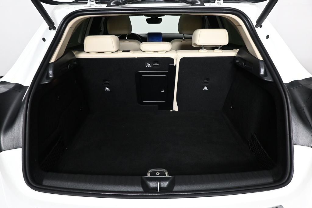 Used 2020 White Mercedes-Benz GLA 250 image 31