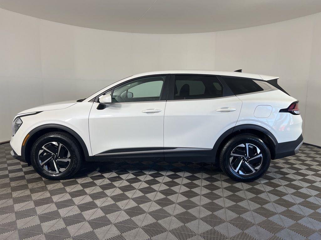 Used 2023 Snow White Pearl Kia LX image 26