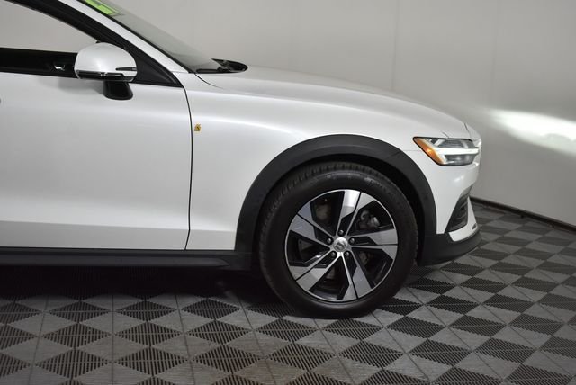 Used 2021 White Volvo T5 image 13