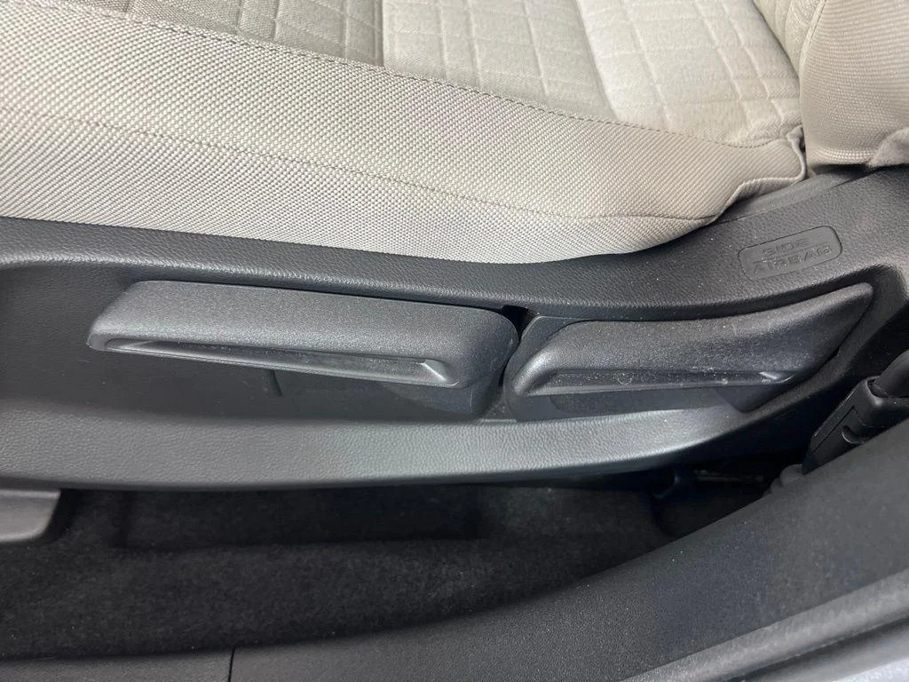 Used 2023 Lunar Silver Metallic Honda LX image 19
