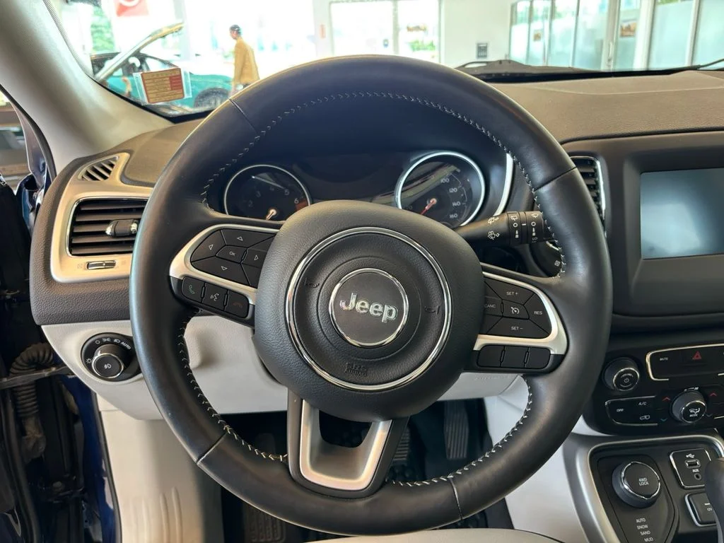 Used 2018 Blue Jeep Latitude image 17
