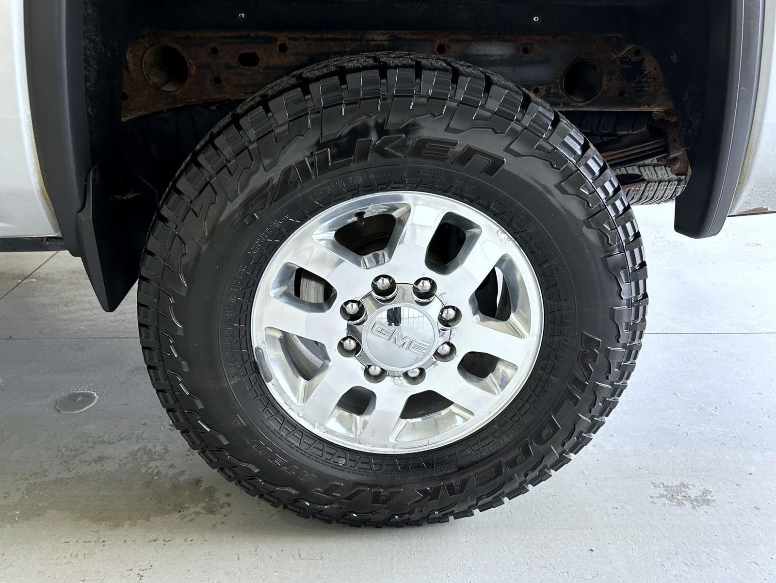 Used 2015 Silver GMC SLE image 21