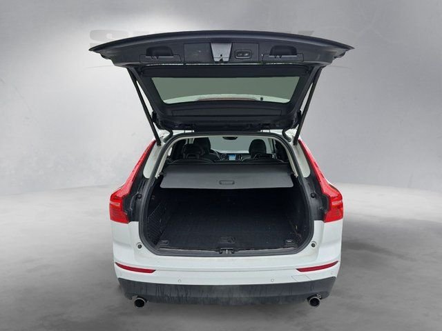 Used 2019 White Volvo T5 Momentum image 21