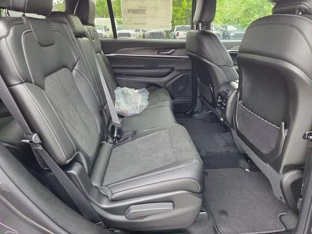 New 2026 Baltic Gray Metallic Clear-Coat Exterior Paint Jeep Altitude image 12