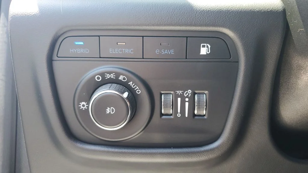 Used 2022 White Jeep Summit Reserve 4xe image 27