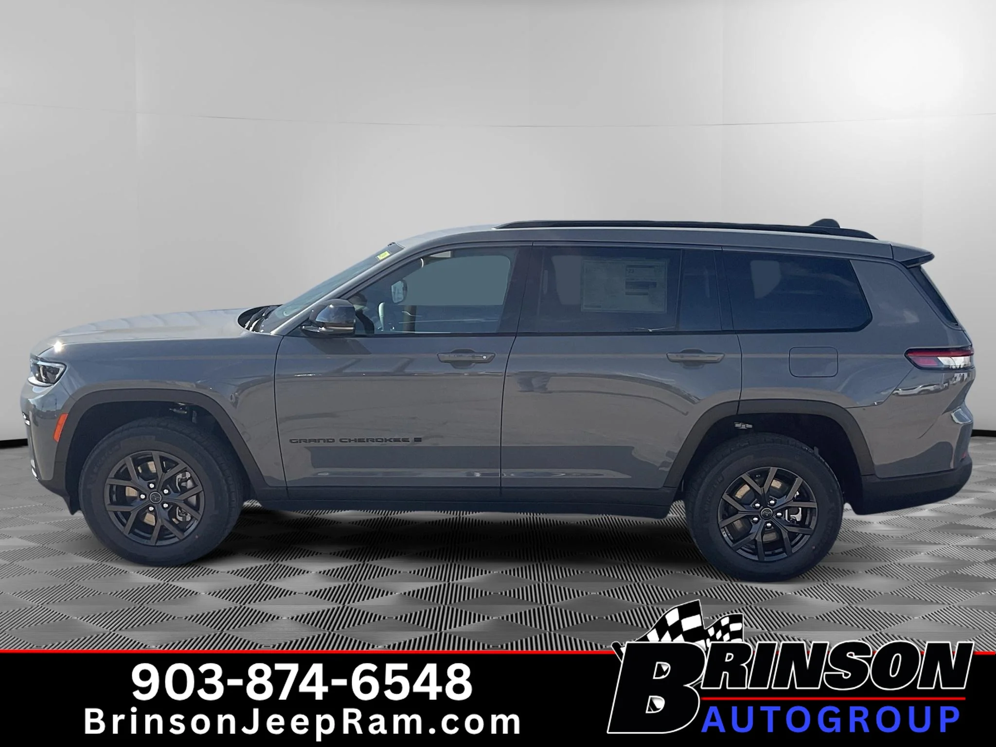 New 2027 Sting-Gray Clearcoat Jeep Laredo Altitude image 3