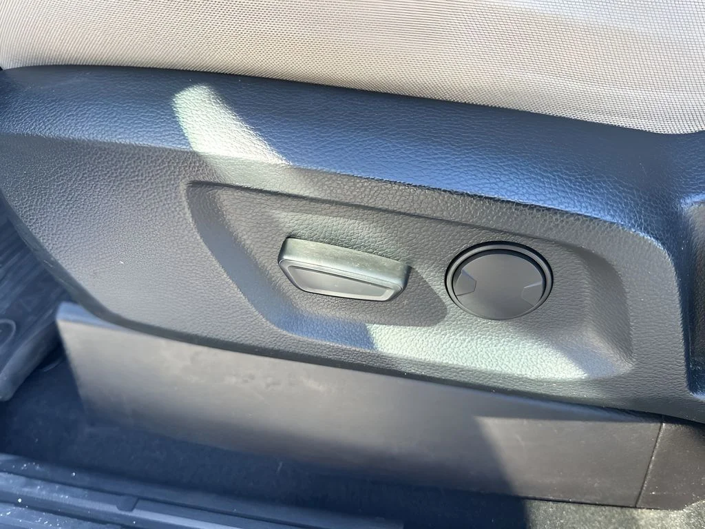 Used 2019 White Ford XLT image 9