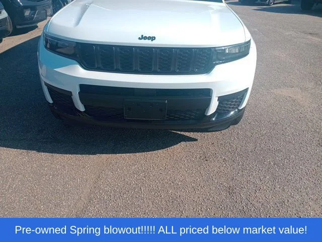 Used 2023 White Jeep Altitude image 7