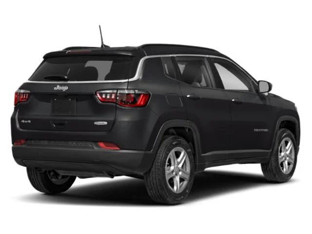 Used 2024 Red Jeep Latitude 4x4 image 2