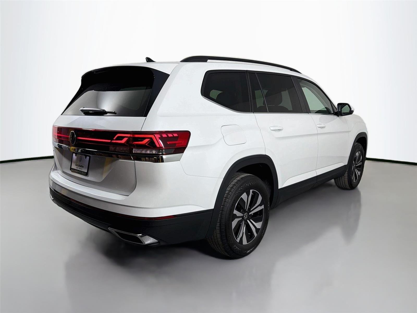 New 2026 Opal White Pearl Volkswagen 2.0T SE image 5
