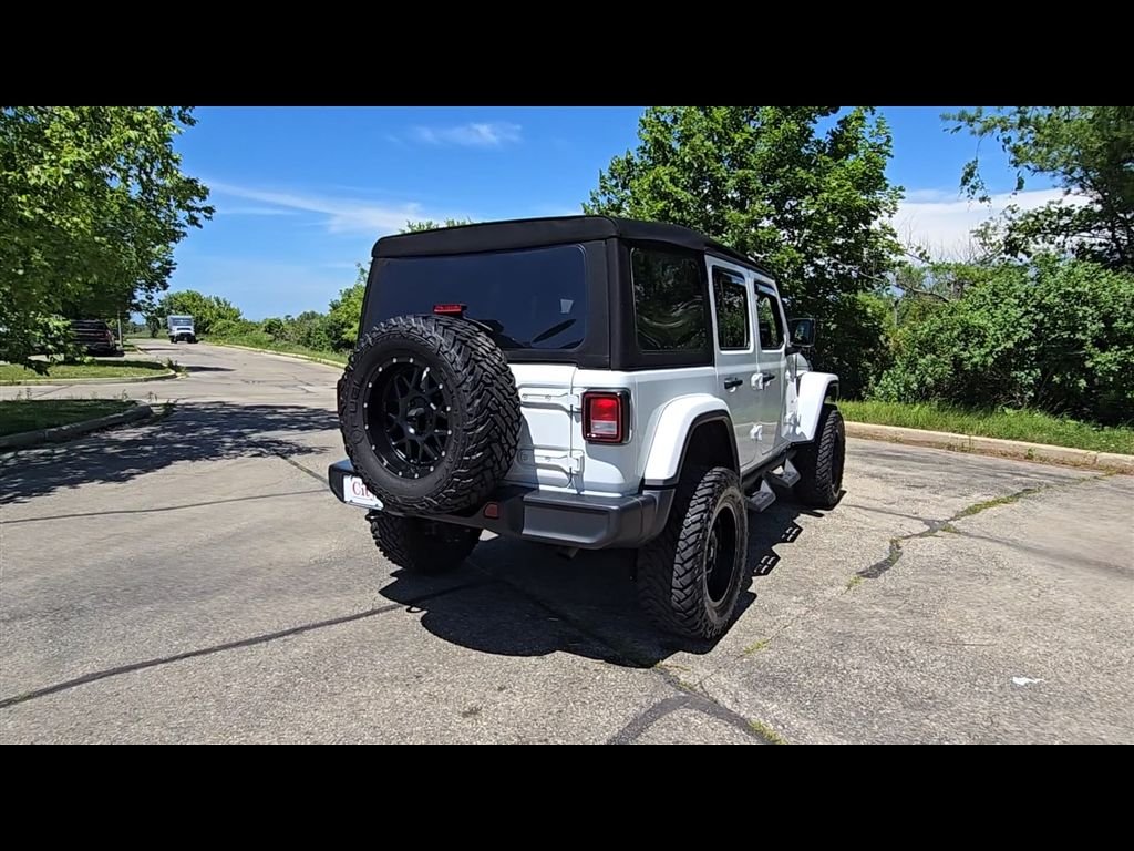 Used 2023 White Jeep Sahara image 7