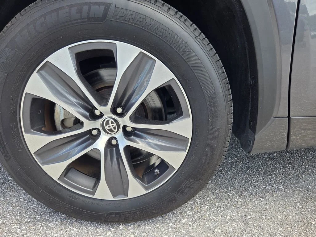 Used 2022 Magnetic Gray Metallic Toyota Hybrid XLE image 10