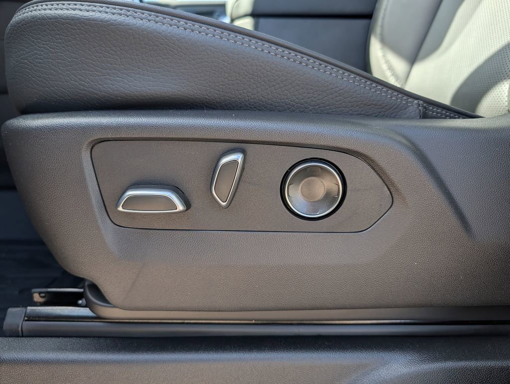 2026 GMC Yukon XL Denali - Photo 15