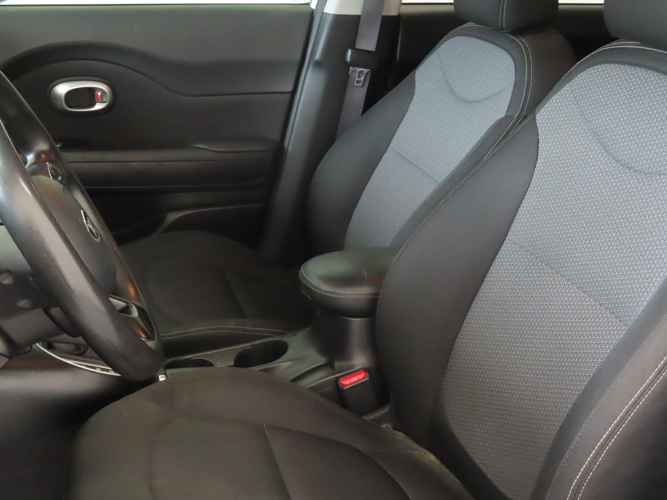 Used 2018 White Kia Plus image 11
