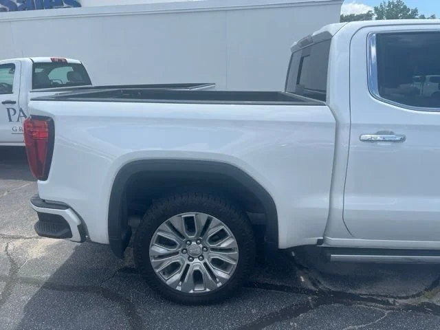 Used 2022 White GMC Denali image 10