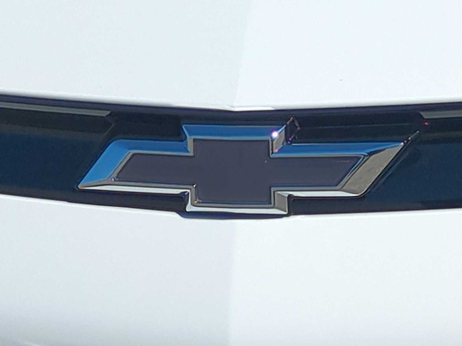 2027 Chevrolet Bolt LT - Photo 8