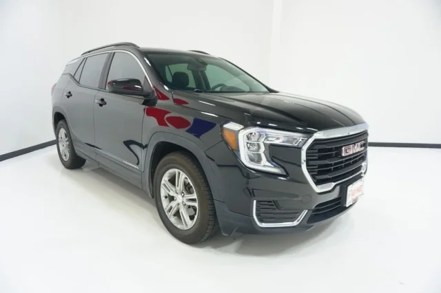 Used 2023 EBONY TWILIGHT METALLIC GMC SLE image 3