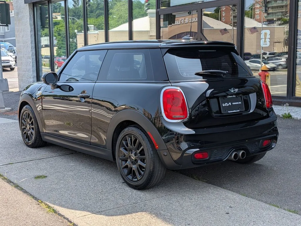Used 2018 Black MINI Base image 9